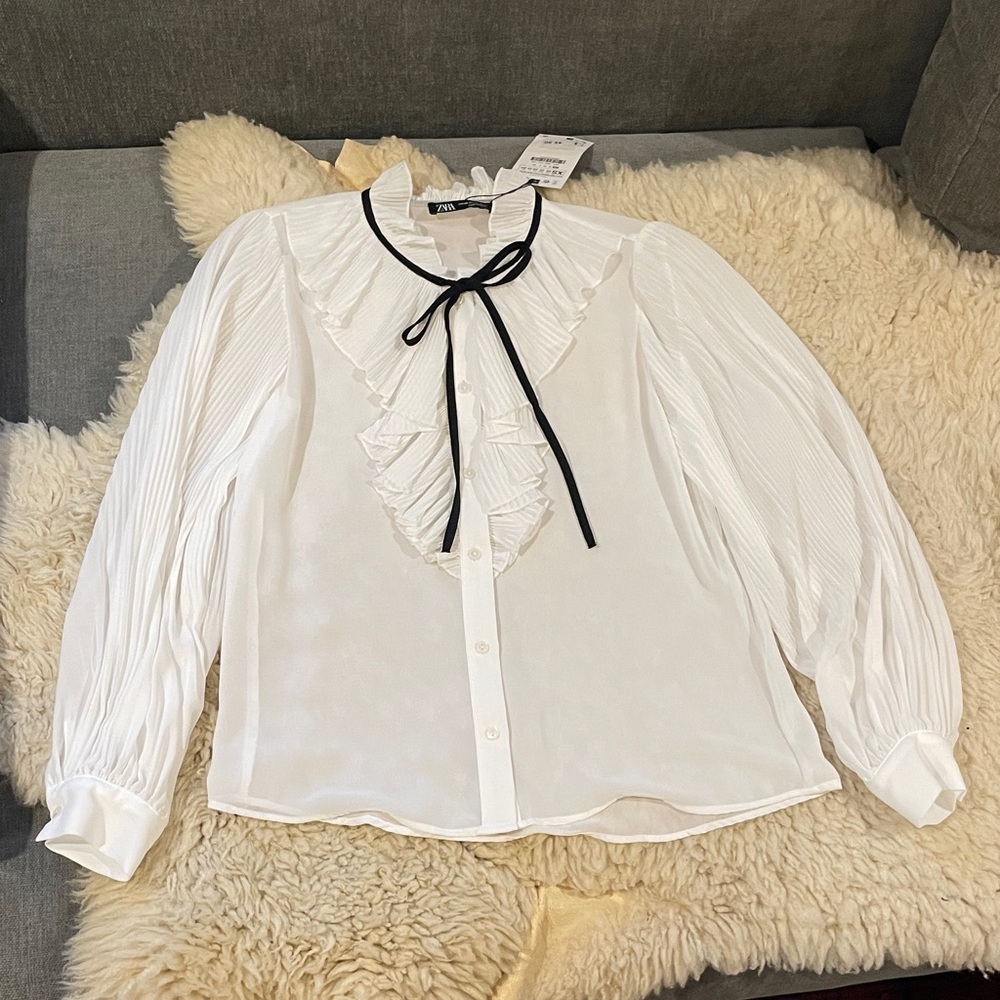 NWT Zara with blouse with black skinny bow, button down with pleated detailing